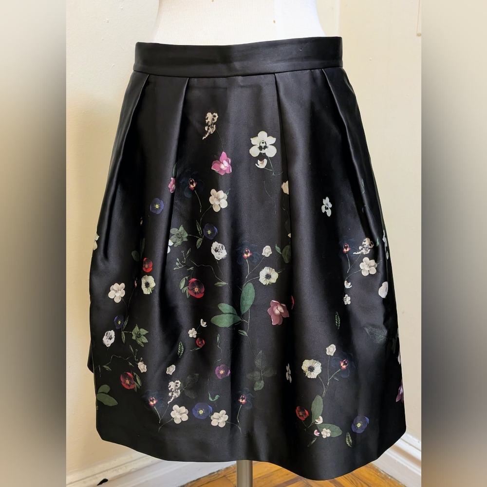 H&M Short Floral Black Skirt: Size 8